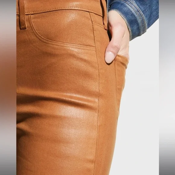 L’Agence Kendra High-Rise Coated Crop Flare Jean Size 27- 
26” Inseam - Picture 4 of 10